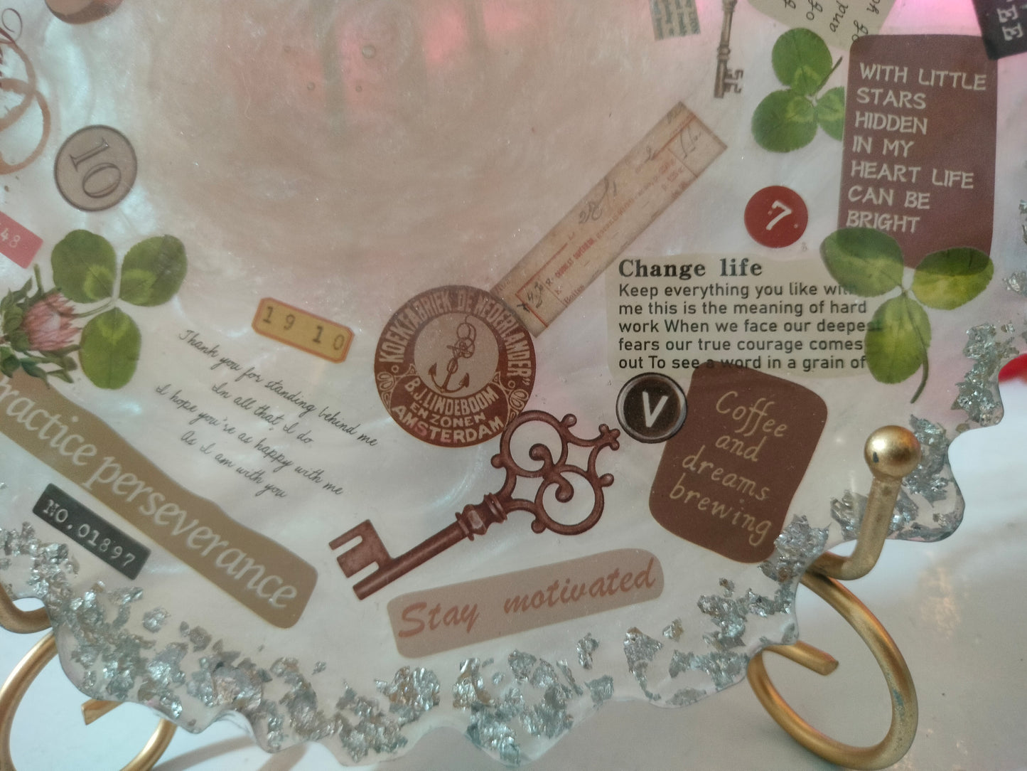 8-Inch Vintage Parisian Cafe Resin Display Plaque - Handcrafted Pearlescent Decorative Plate with Metallic Stand